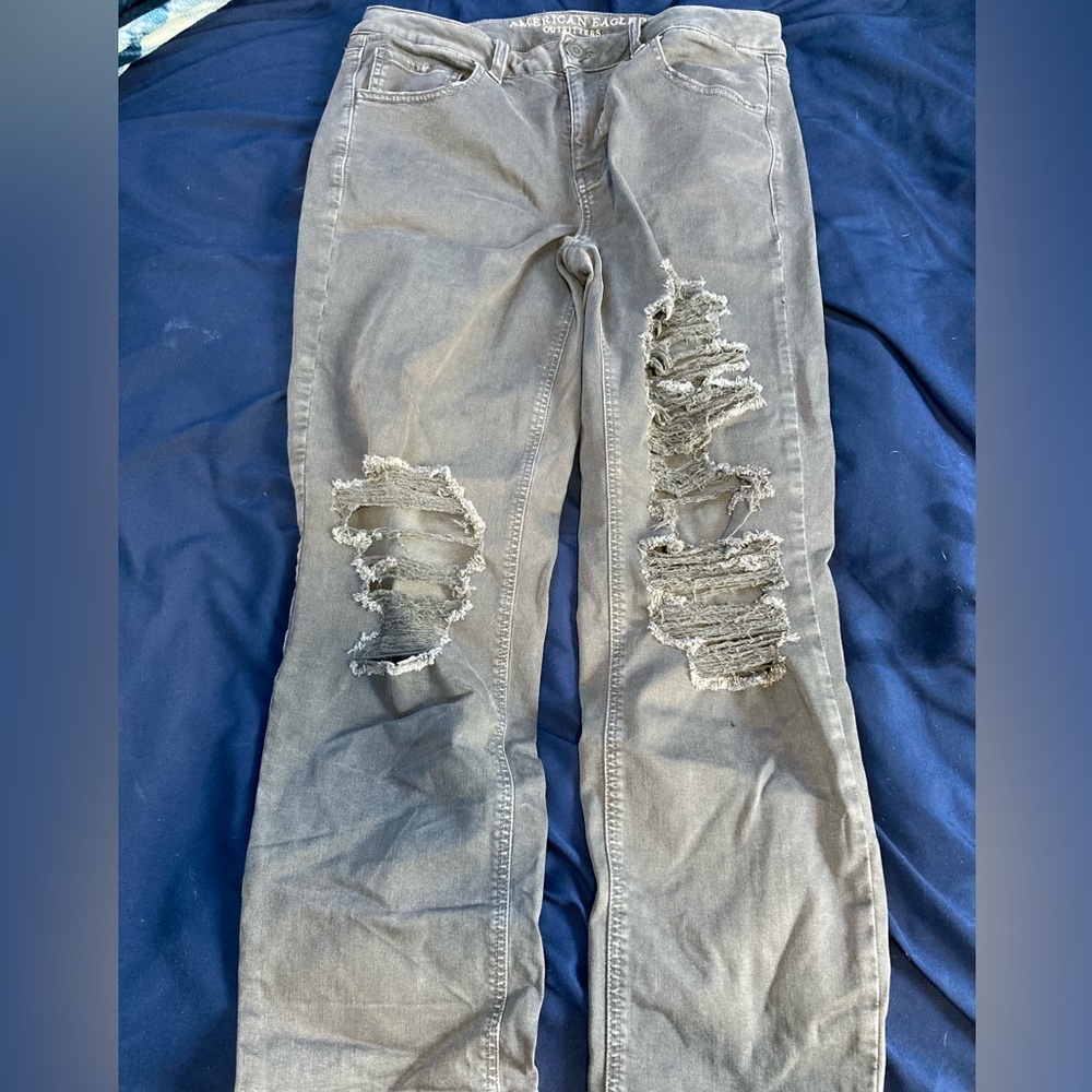 American eagle distressed baggy jeans